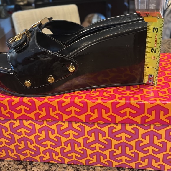 Tory Burch size 8 wedge sandal Rosie patent leather - Picture 4 of 5